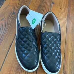 Women’s black slip on shoes sz 10